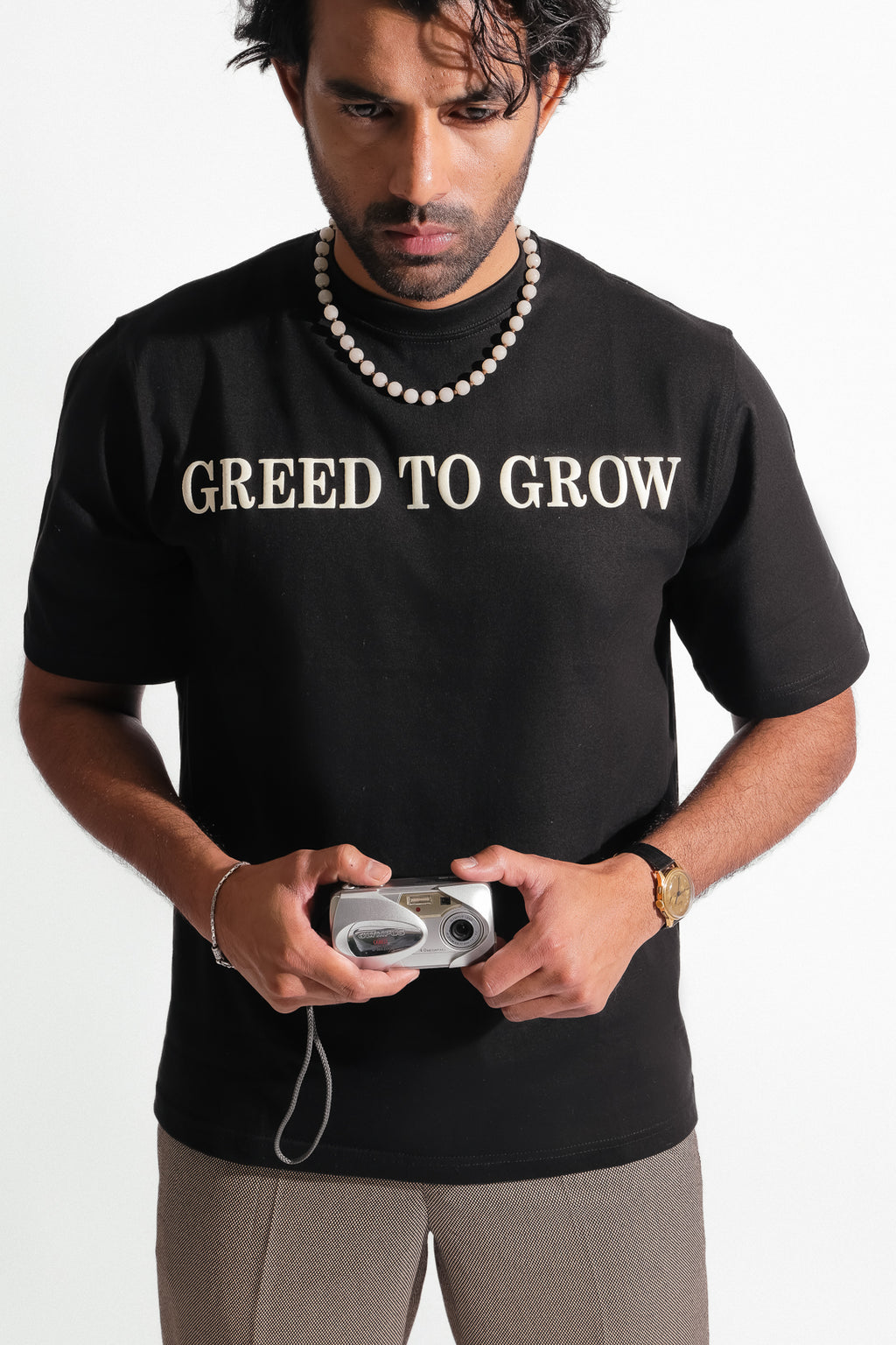 GREEDY TEE
