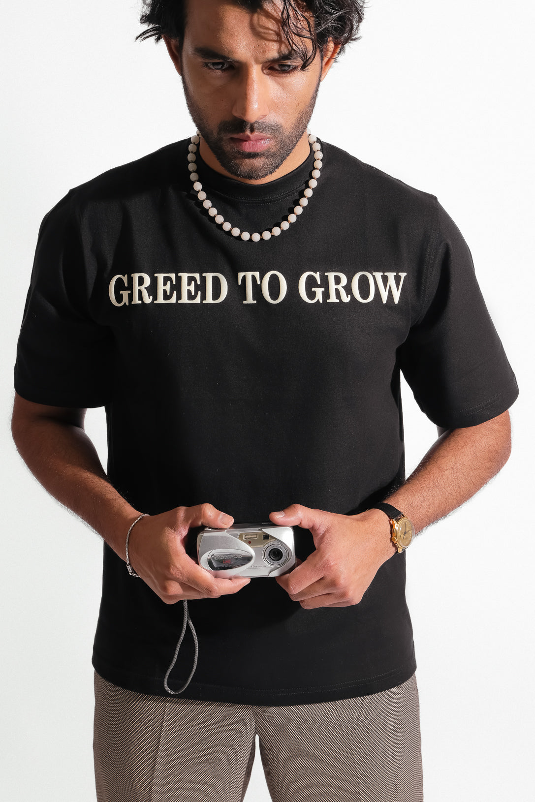 GREEDY TEE